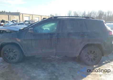 2023 Jeep Cherokee Altitude Lux 4X4 z USA, uszkodzony, nr VIN 1C4PJMMB0PD106949